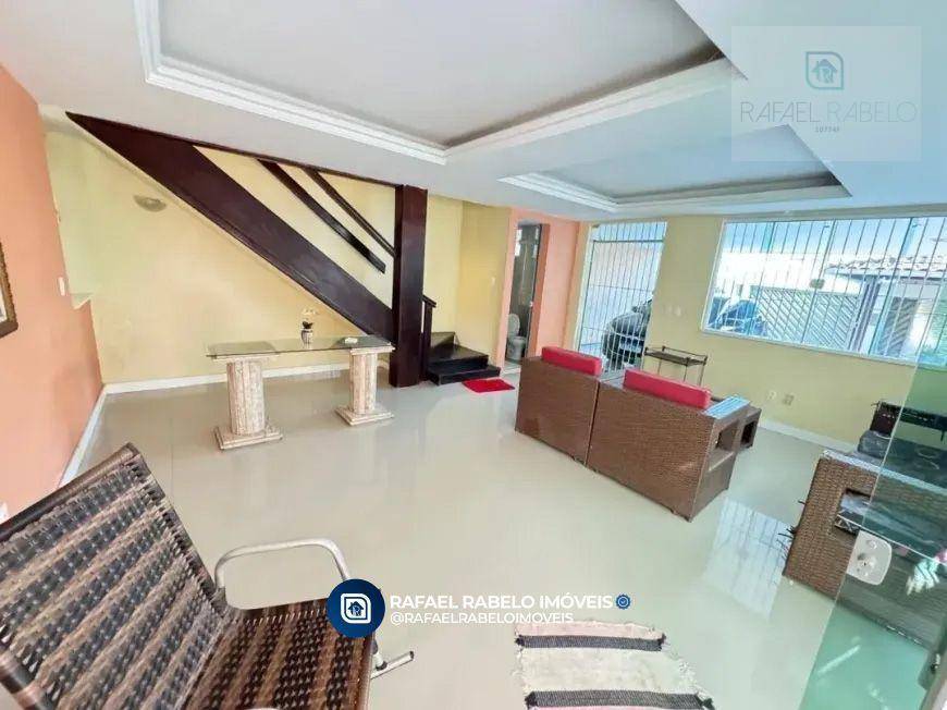Casa à venda com 4 quartos, 200m² - Foto 1