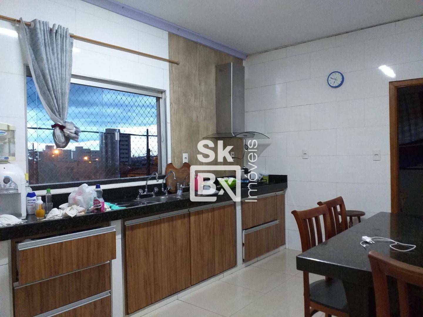 Casa à venda com 4 quartos, 550m² - Foto 9