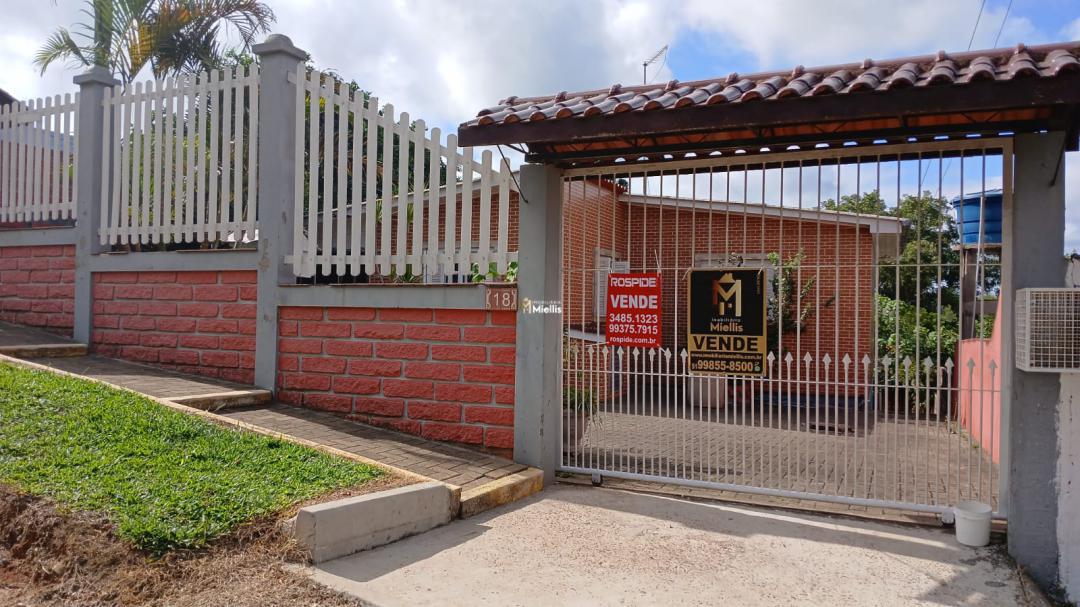 Casa à venda com 1 quarto, 100m² - Foto 1