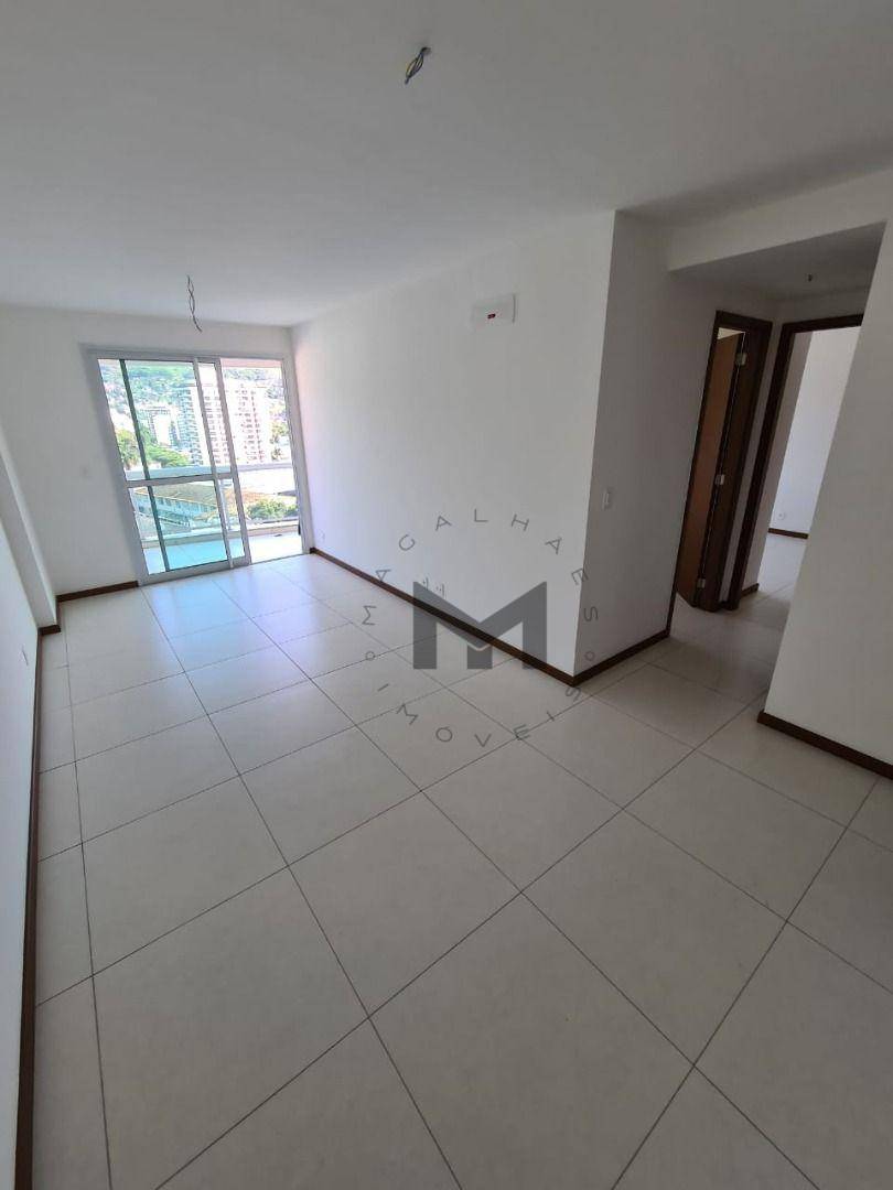 Apartamento à venda com 2 quartos, 74m² - Foto 1