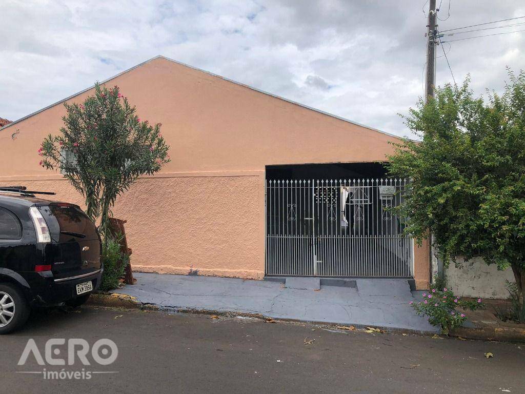 Casa para alugar com 3 quartos, 90m² - Foto 1