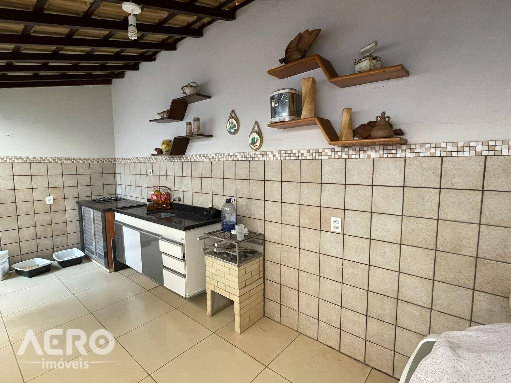 Casa, 3 quartos, 164 m² - Foto 2