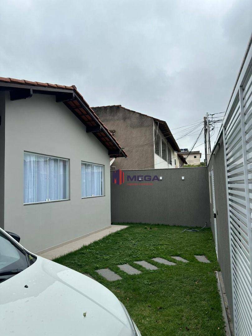 Casa à venda e aluguel com 3 quartos, 150m² - Foto 1