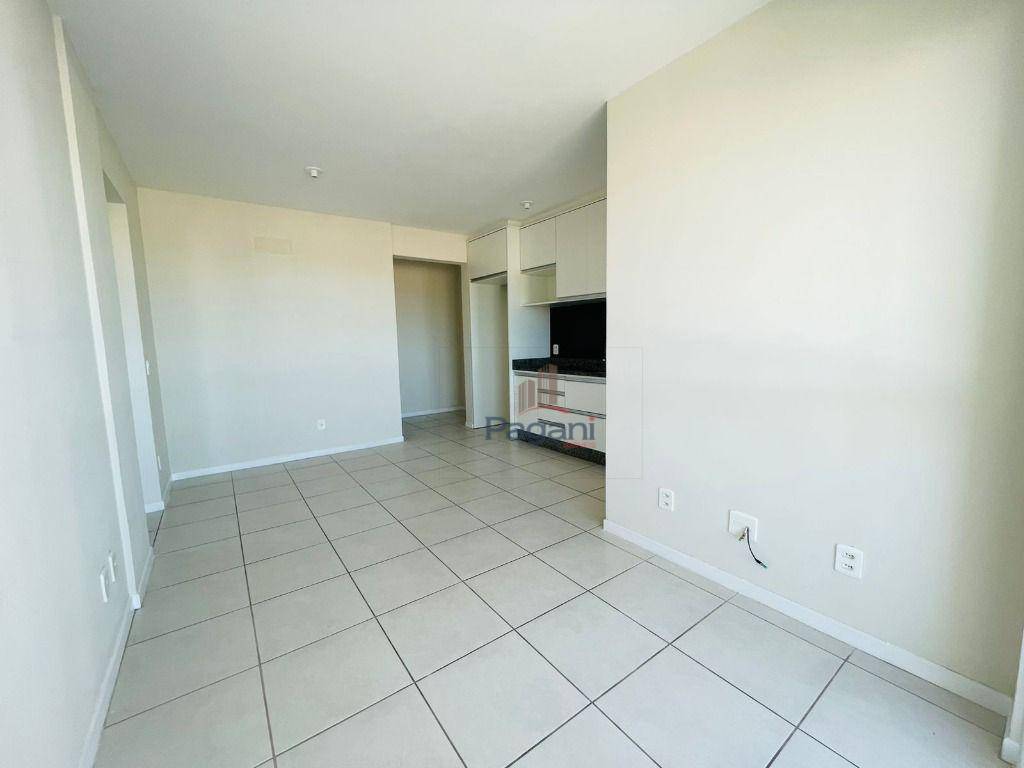 Apartamento à venda com 2 quartos, 65m² - Foto 4