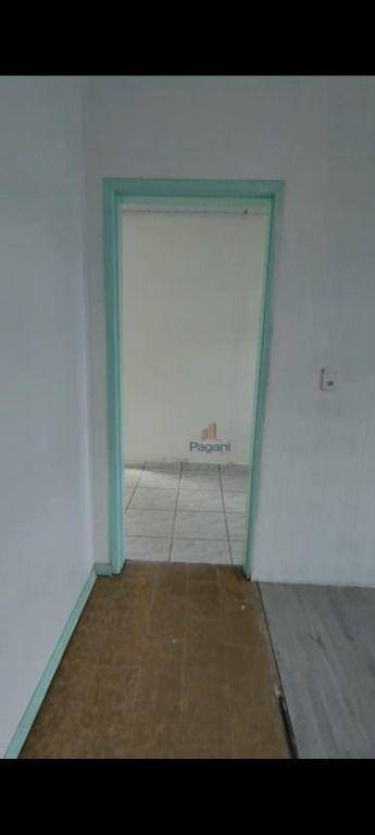 Casa à venda com 3 quartos, 100m² - Foto 7