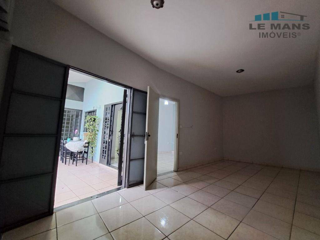 Casa à venda com 4 quartos, 250m² - Foto 25