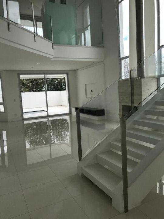 Casa de Condomínio para alugar com 5 quartos, 445m² - Foto 5