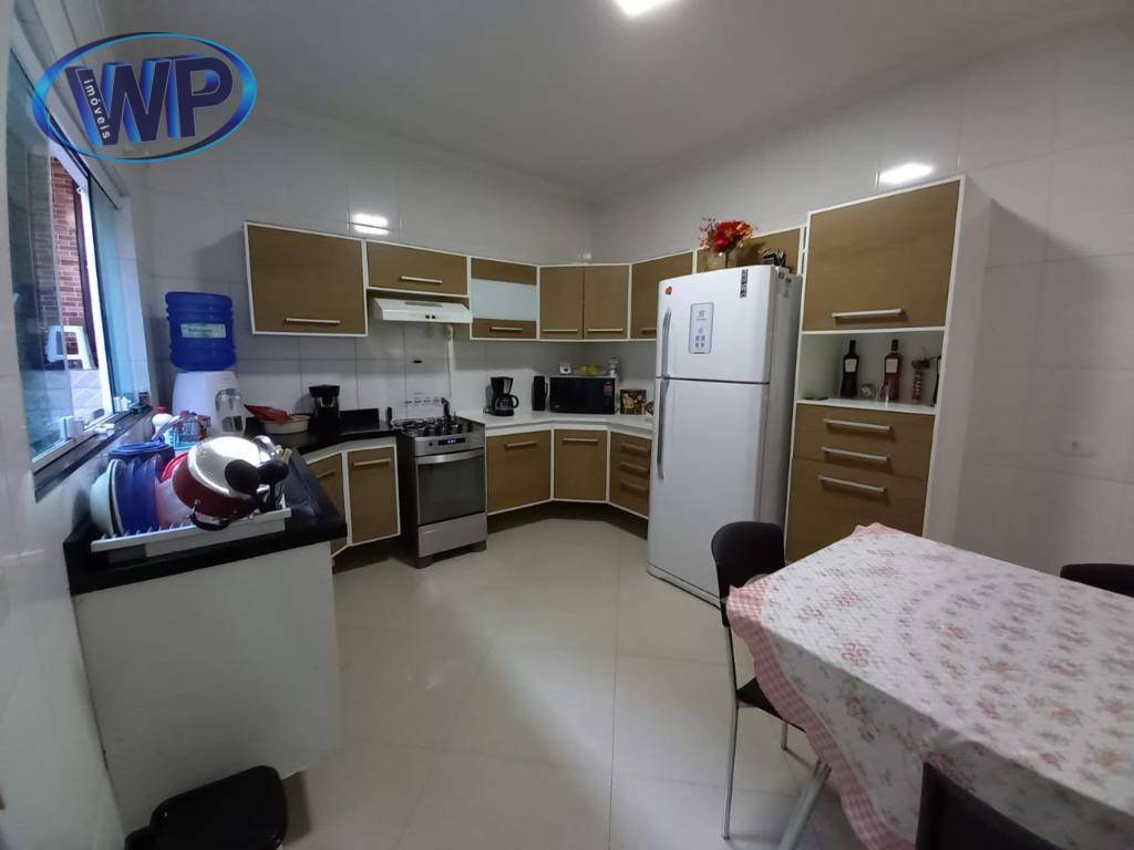 Sobrado à venda com 2 quartos, 240m² - Foto 2