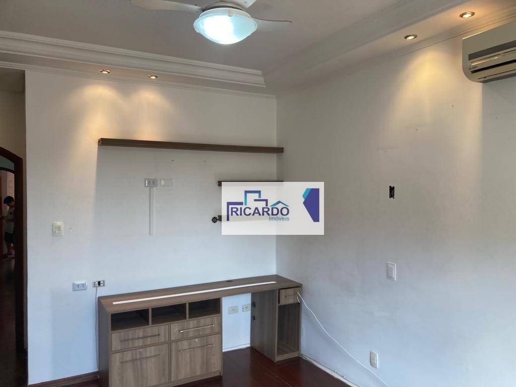 Casa à venda e aluguel com 3 quartos, 250m² - Foto 17