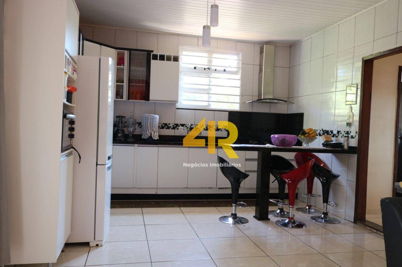 Casa à venda com 3 quartos, 250m² - Foto 6