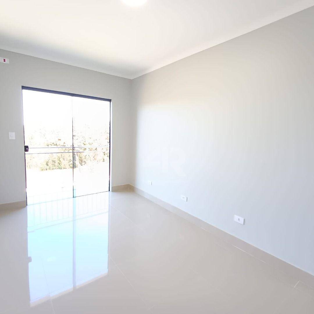 Casa à venda com 5 quartos, 200m² - Foto 9