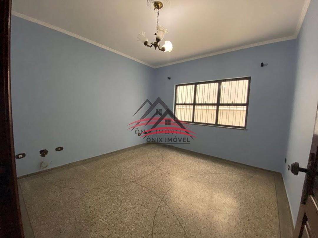 Casa à venda com 3 quartos, 360m² - Foto 1