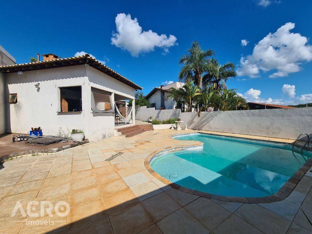 Casa de Condomínio à venda com 4 quartos, 300m² - Foto 1