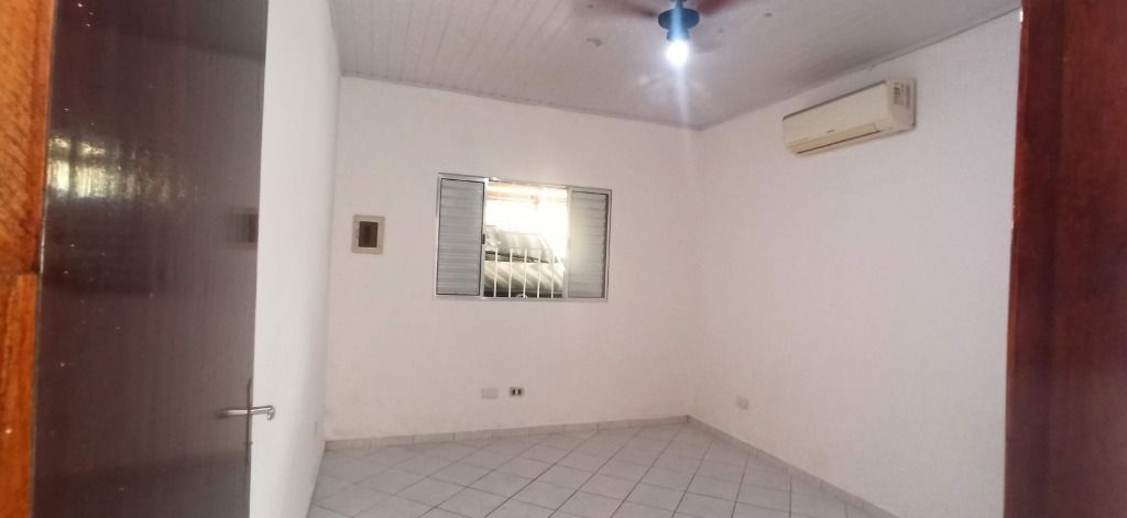 Casa para alugar com 1 quarto, 60m² - Foto 12