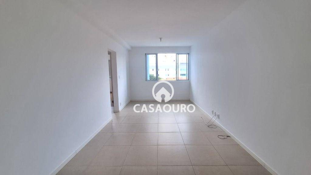 Apartamento à venda com 2 quartos, 68m² - Foto 2