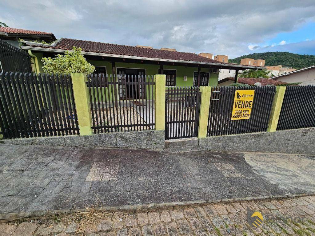 Casa à venda com 3 quartos, 200m² - Foto 26