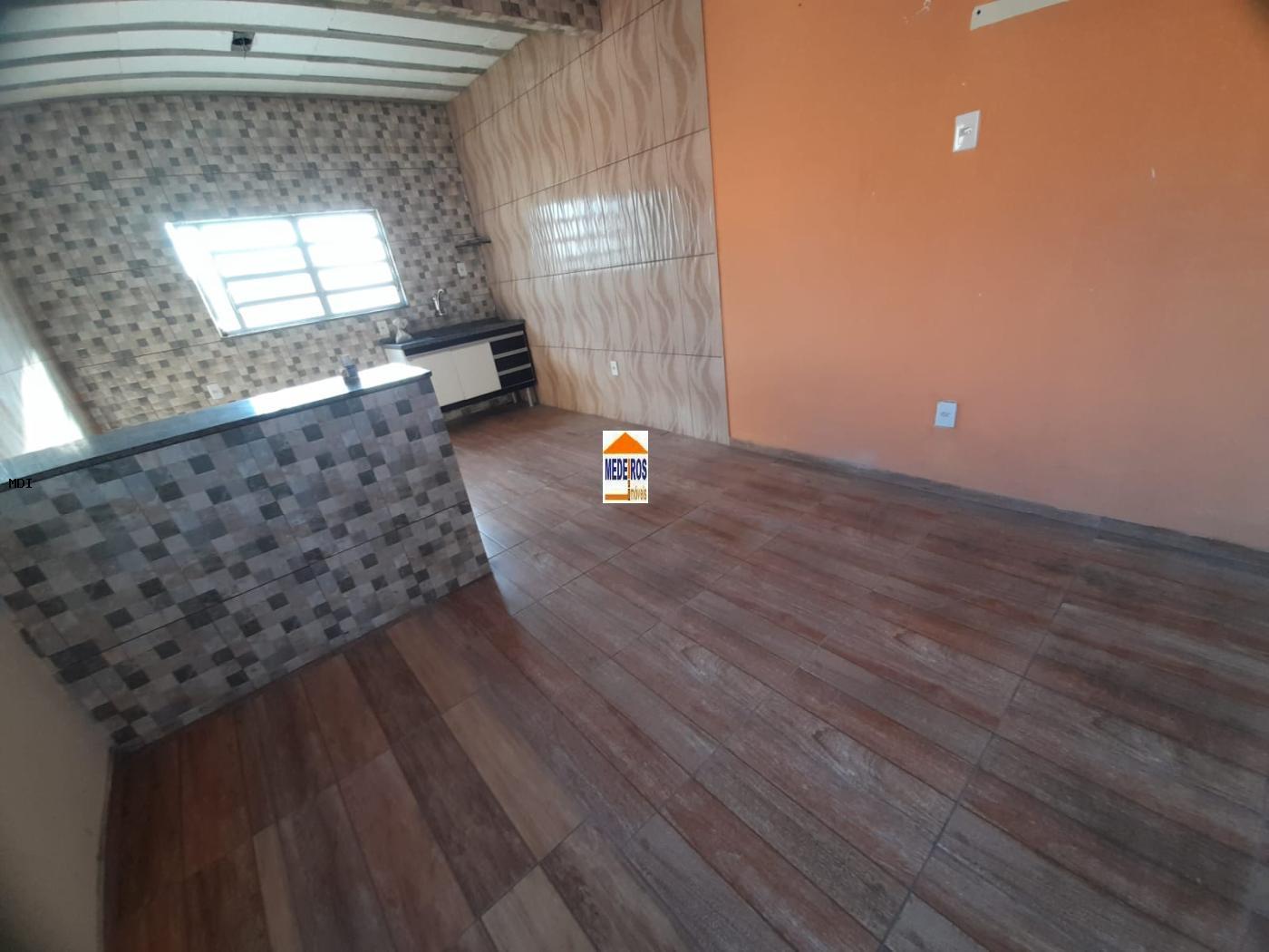 Casa à venda com 2 quartos, 140m² - Foto 1