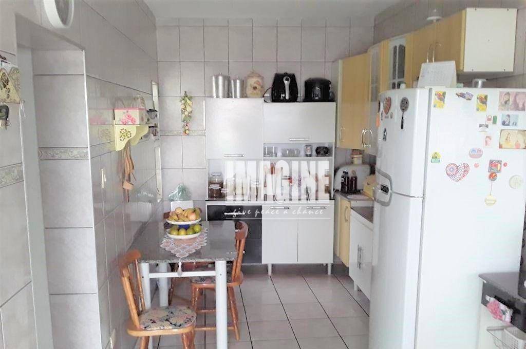 Sobrado à venda com 5 quartos, 200m² - Foto 3