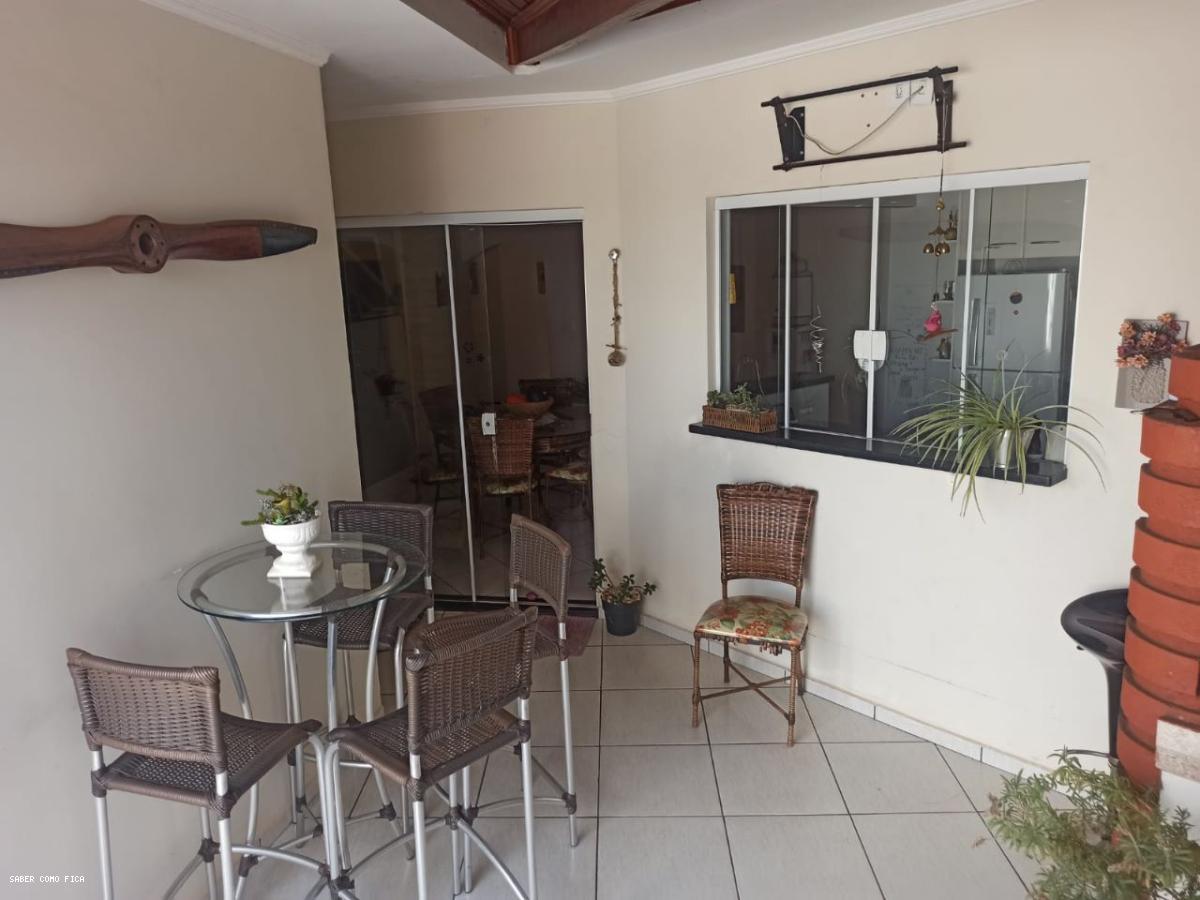 Casa à venda com 3 quartos, 400m² - Foto 3