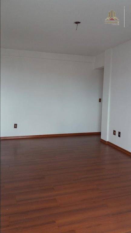 Apartamento à venda com 2 quartos, 79m² - Foto 4