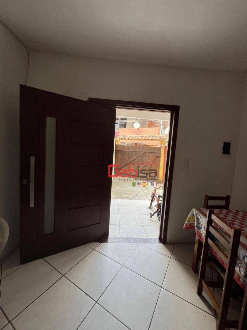 Casa à venda com 3 quartos, 60m² - Foto 2