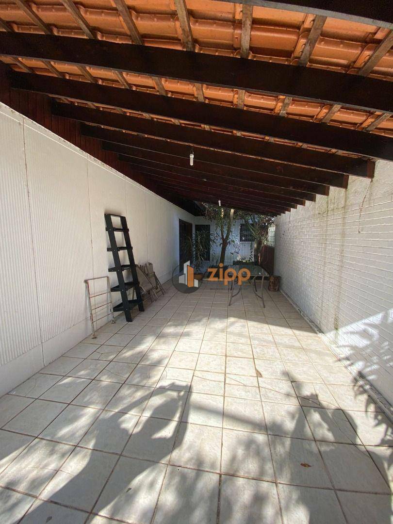 Sobrado à venda com 3 quartos, 200m² - Foto 2