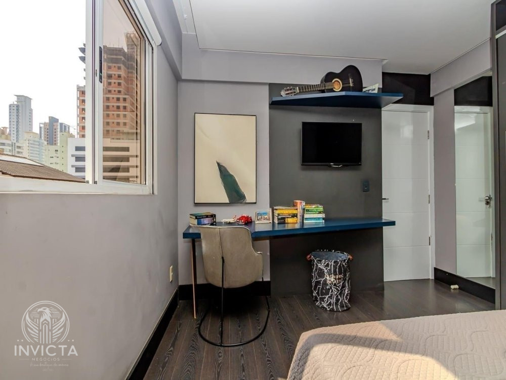 Apartamento à venda com 3 quartos, 209m² - Foto 14