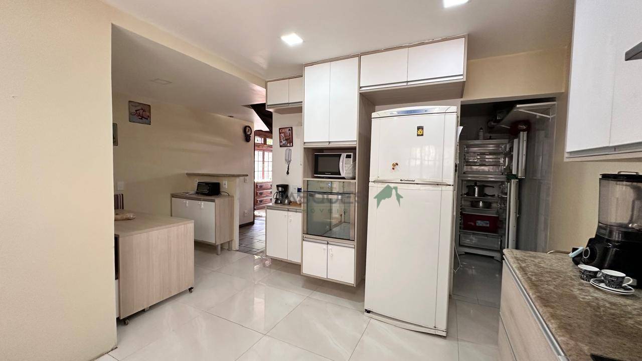 Casa à venda com 4 quartos, 371m² - Foto 10