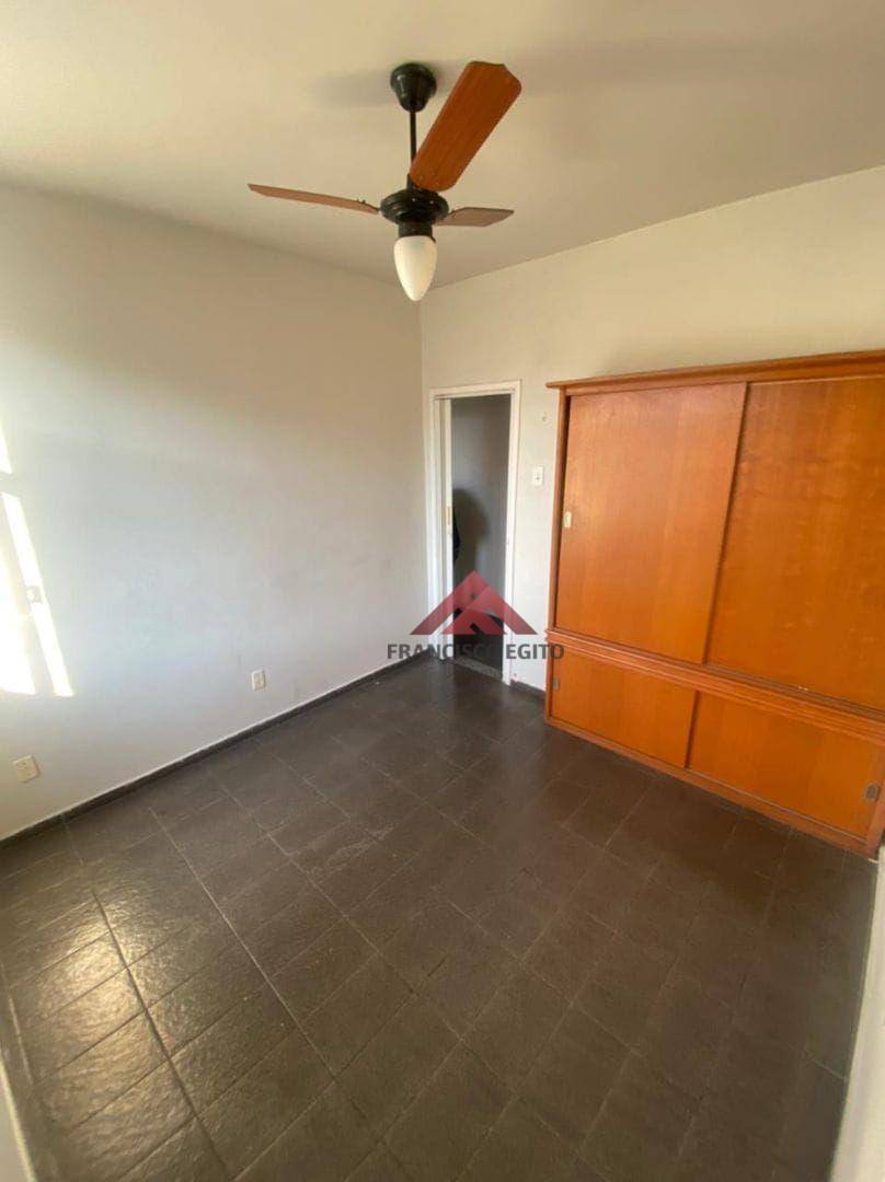 Apartamento à venda com 2 quartos, 70m² - Foto 4