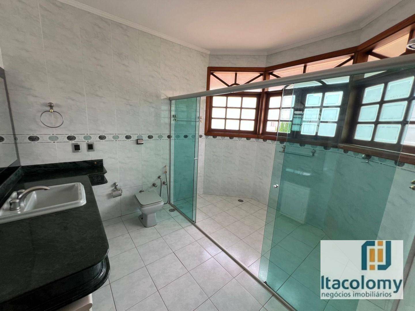 Casa de Condomínio para alugar com 4 quartos, 450m² - Foto 12