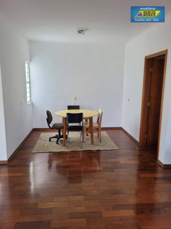 Casa para alugar com 2 quartos, 250m² - Foto 1