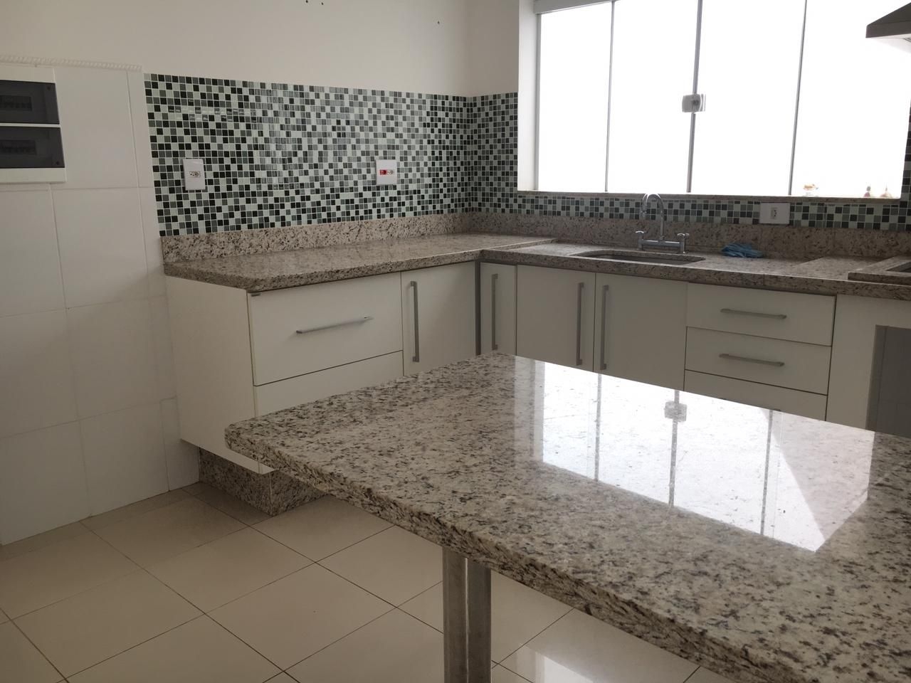 Casa para alugar com 4 quartos, 280m² - Foto 8