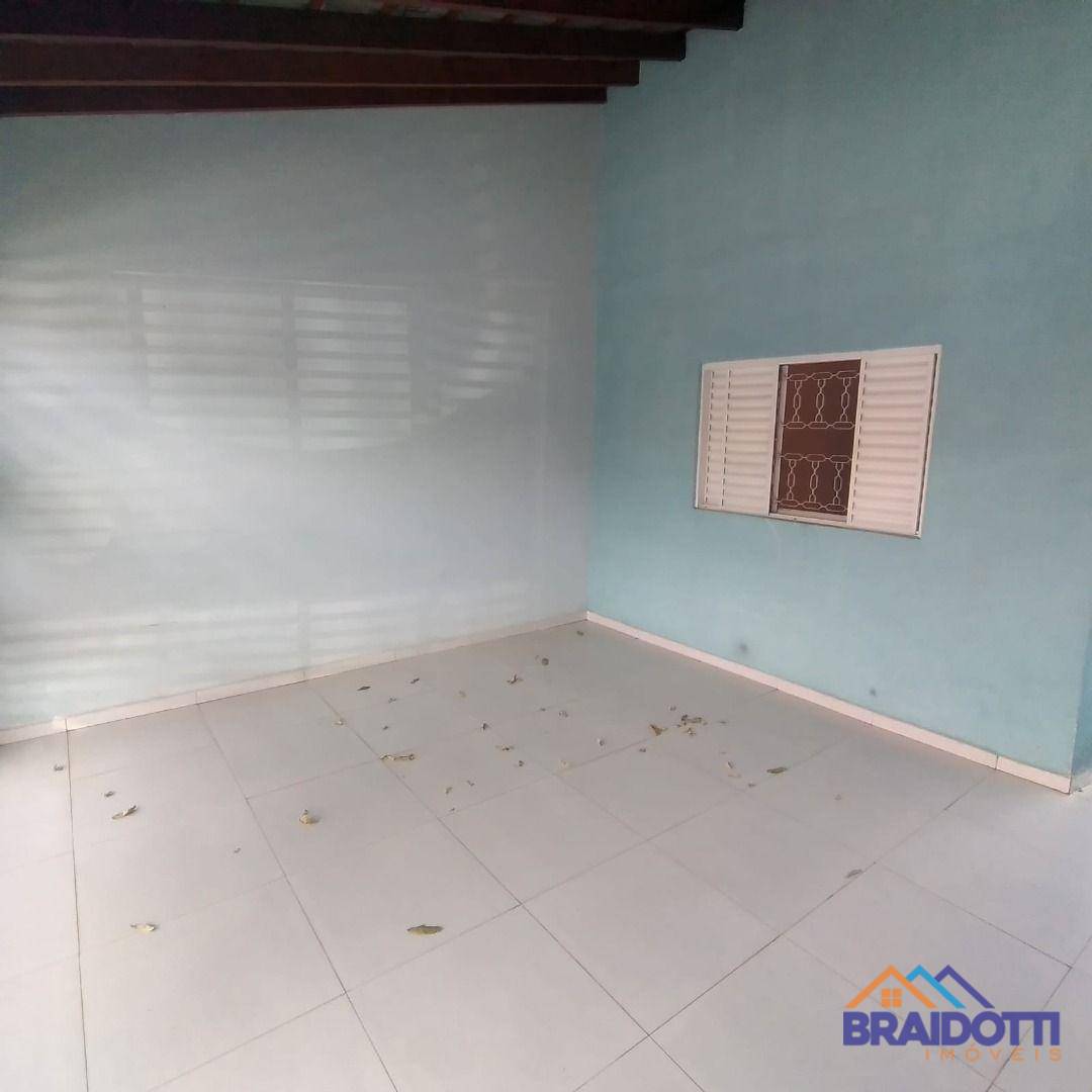 Casa à venda com 3 quartos, 90m² - Foto 1