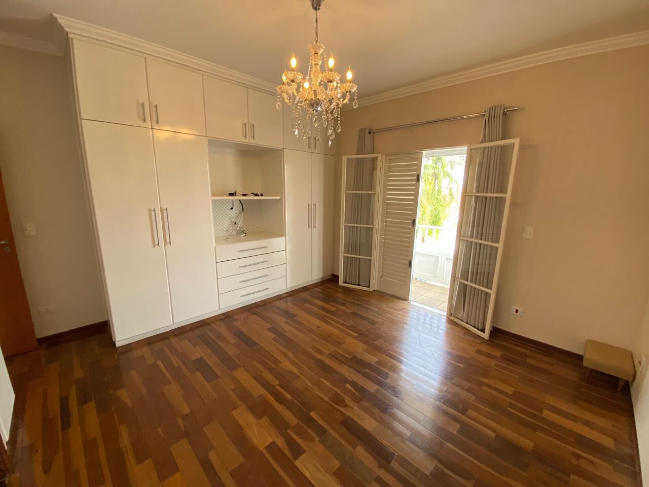 Casa para alugar com 4 quartos, 241m² - Foto 8