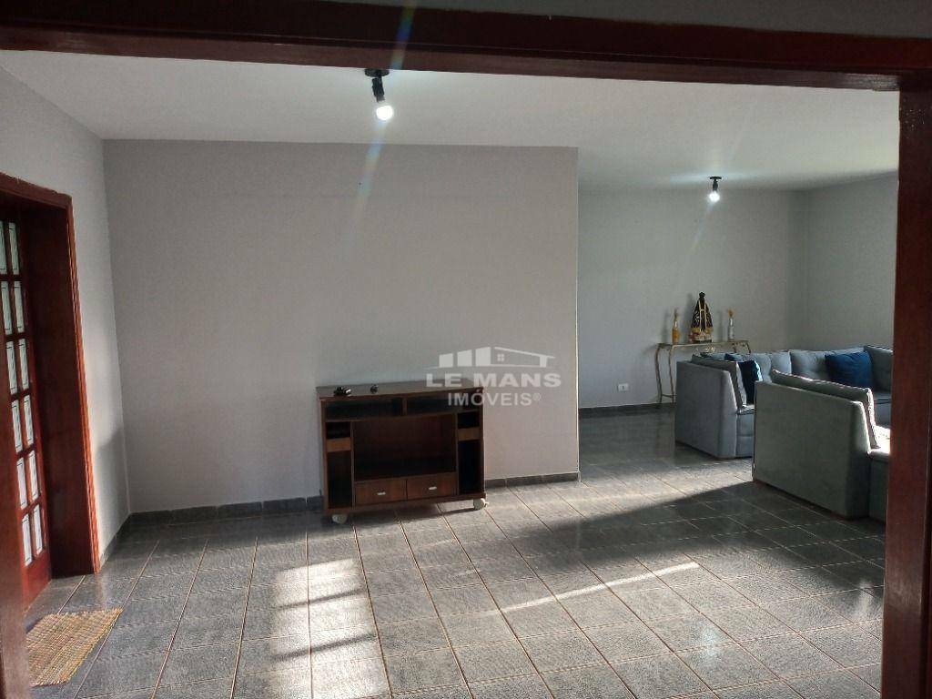 Casa à venda com 3 quartos, 258m² - Foto 11