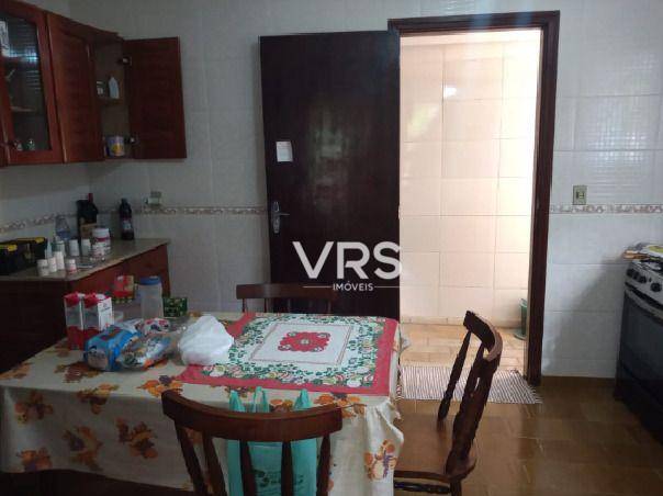 Casa à venda com 3 quartos, 300m² - Foto 23