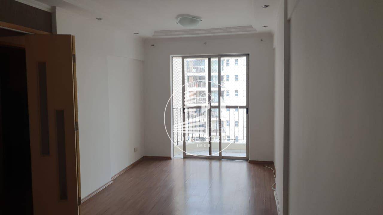 Apartamento à venda com 3 quartos, 68m² - Foto 2