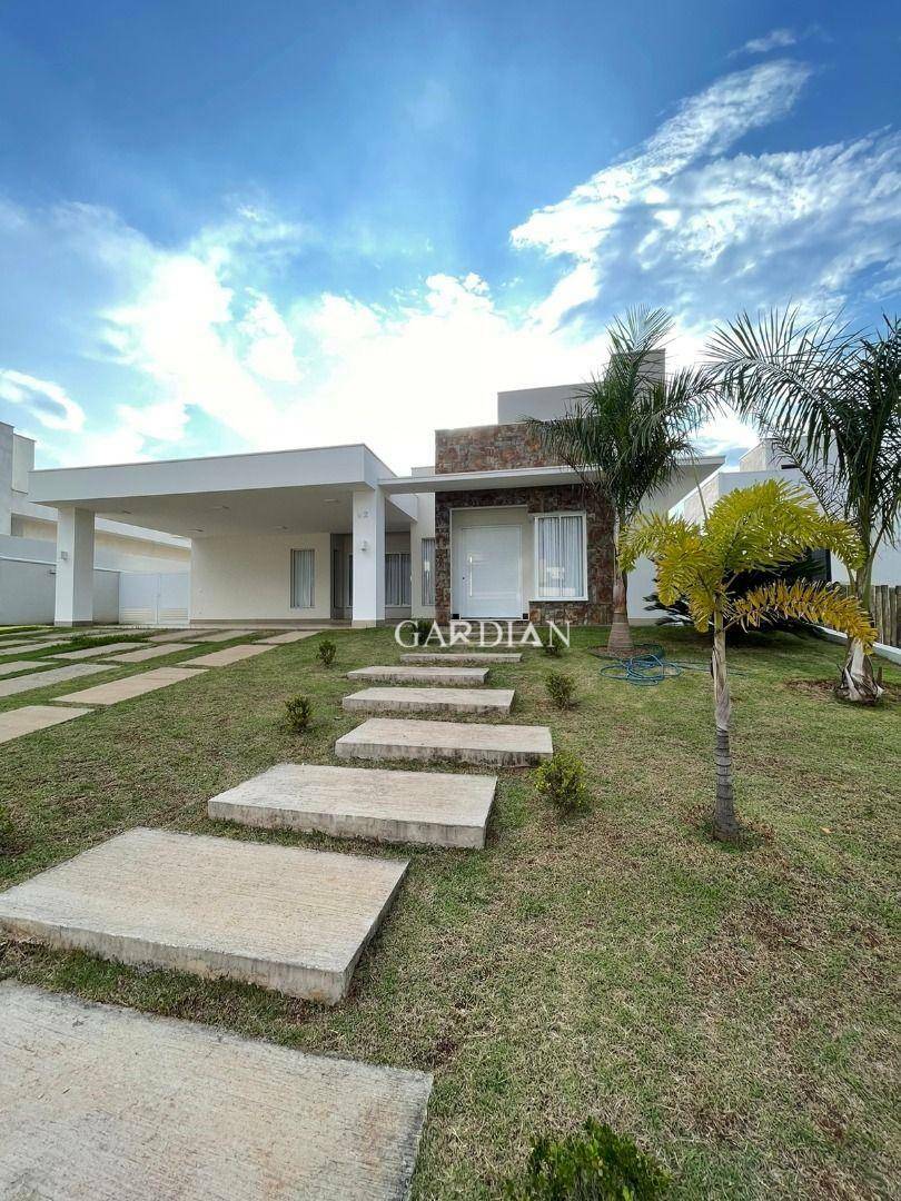 Casa de Condomínio à venda com 3 quartos, 332m² - Foto 1