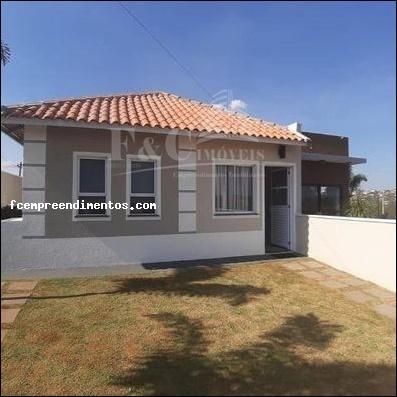 Casa à venda com 3 quartos, 200m² - Foto 1