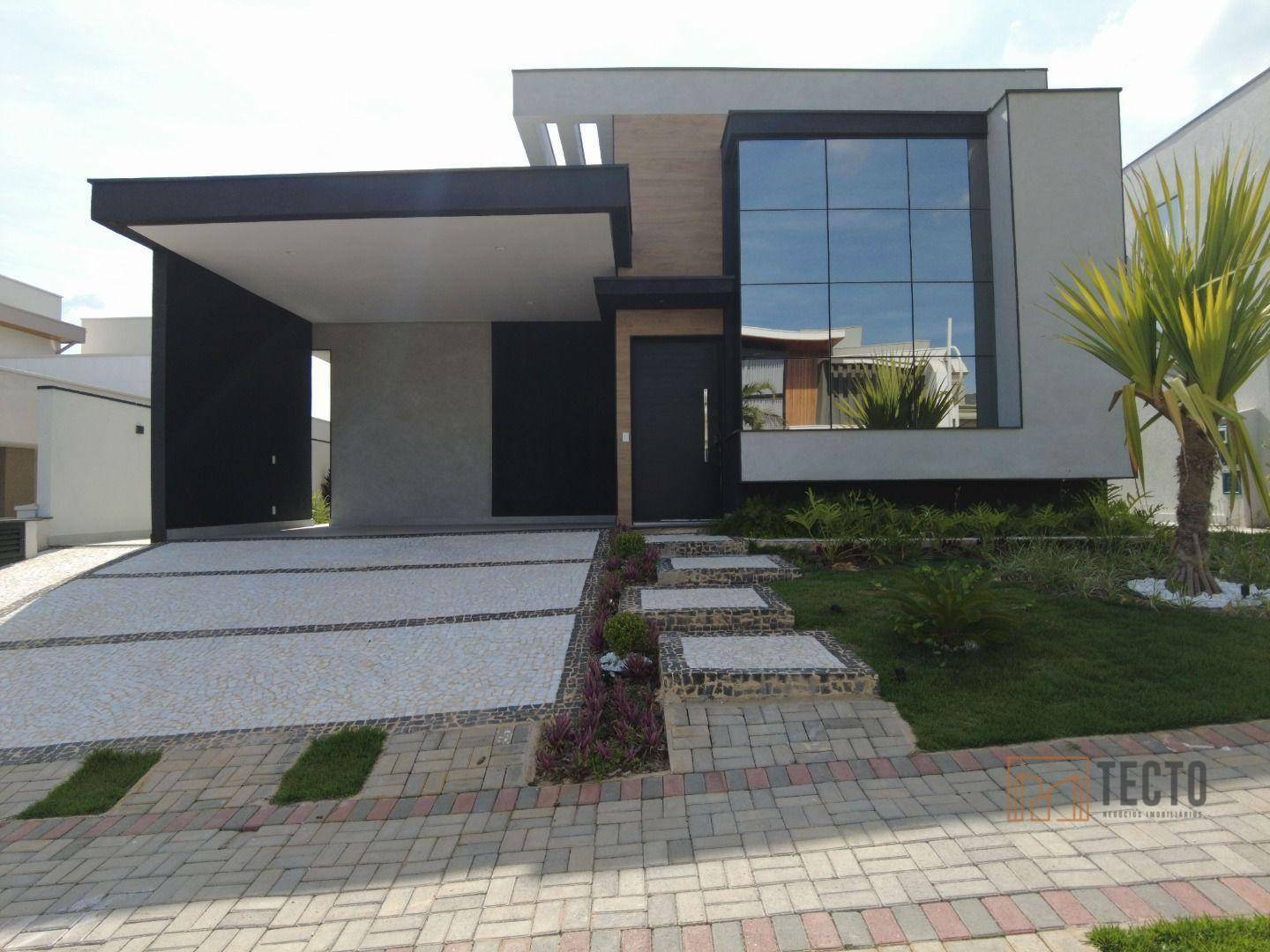 Casa de Condomínio à venda com 4 quartos, 259m² - Foto 1