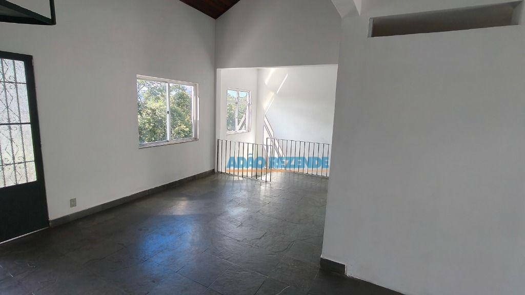 Casa à venda com 3 quartos, 93m² - Foto 1