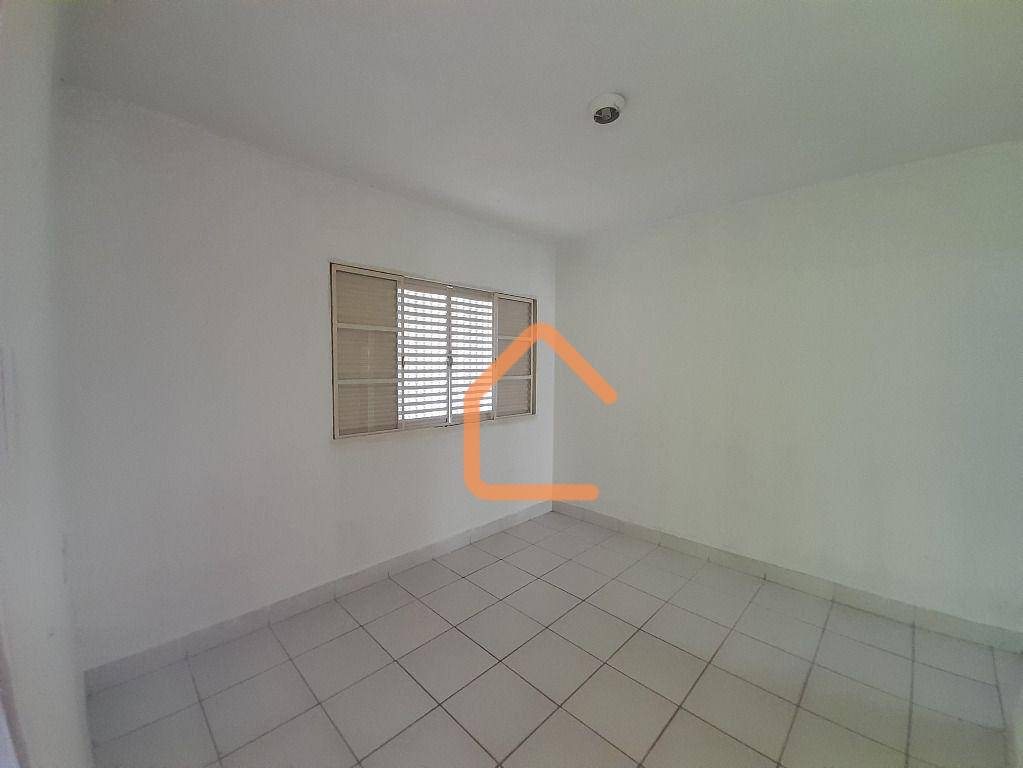 Casa à venda com 3 quartos, 100m² - Foto 3