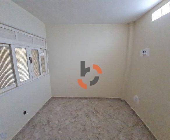 Casa à venda com 6 quartos, 176m² - Foto 13