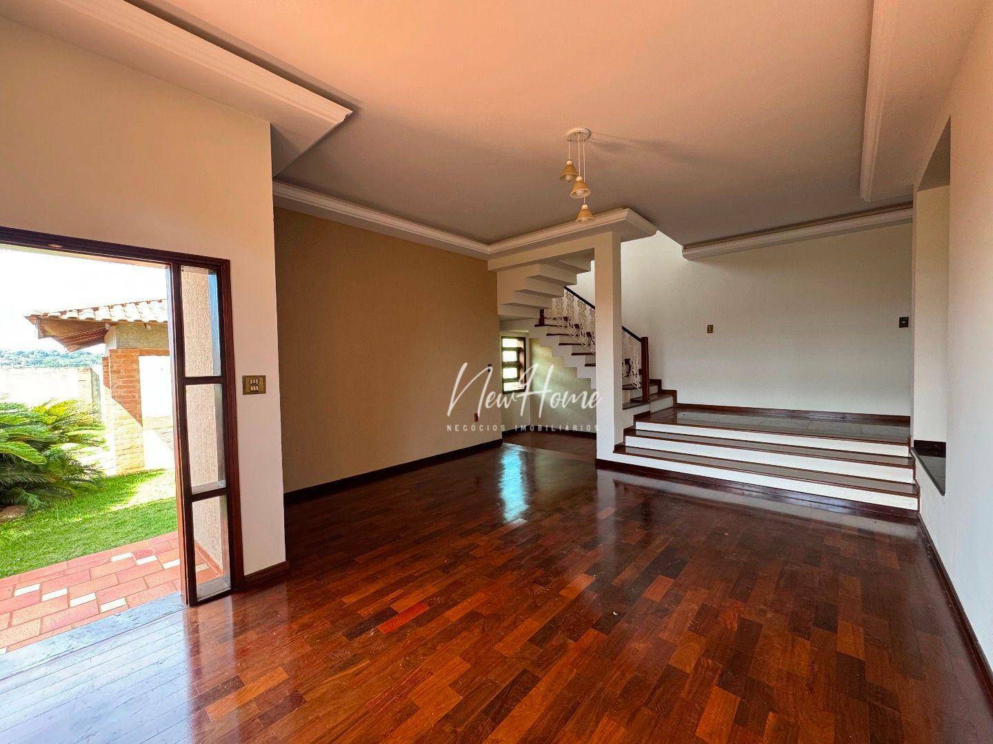 Casa à venda com 3 quartos, 240m² - Foto 2