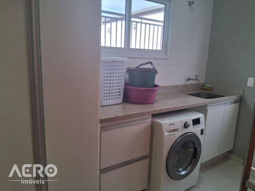 Casa à venda com 3 quartos, 231m² - Foto 9
