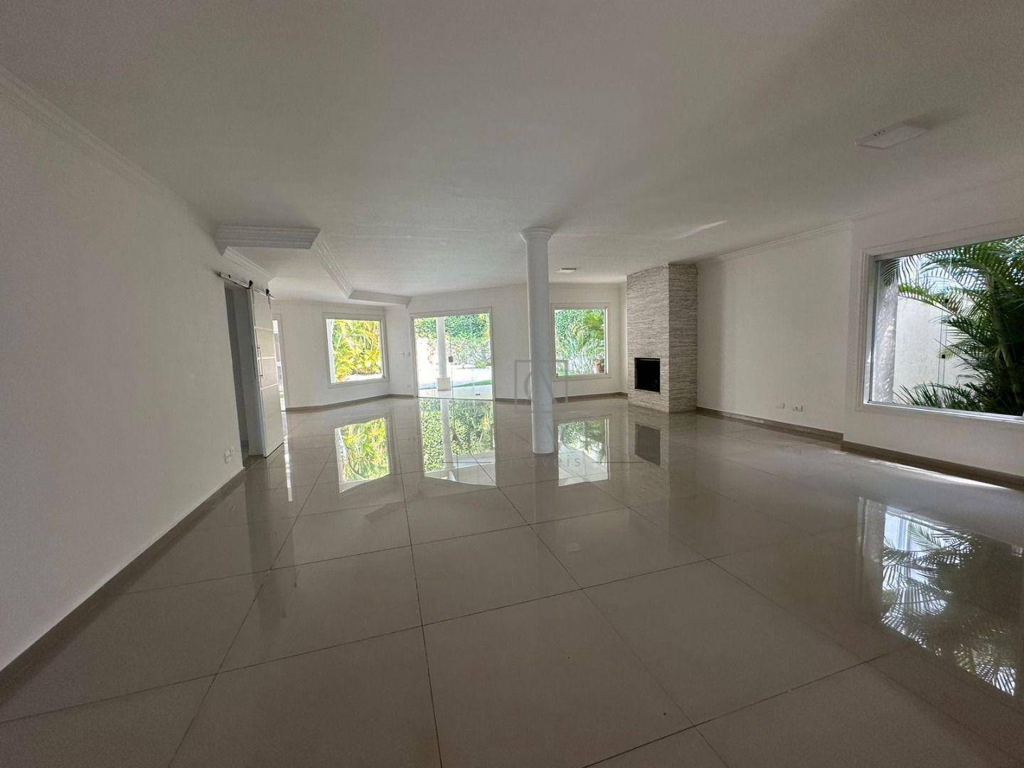 Casa de Condomínio para alugar com 4 quartos, 420m² - Foto 2