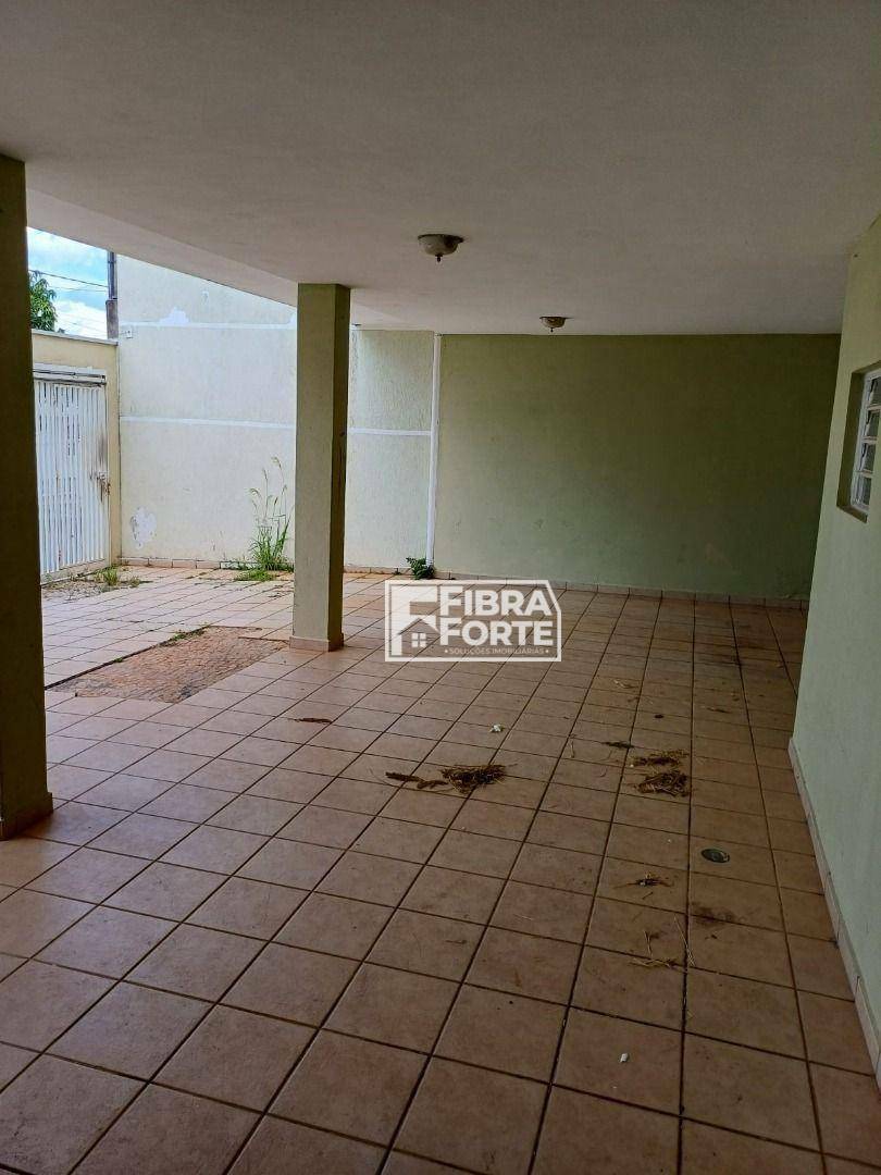 Casa à venda com 3 quartos, 210m² - Foto 4