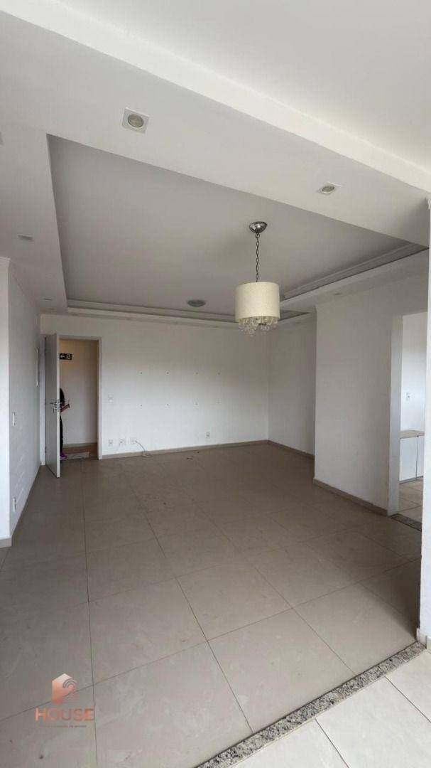 Apartamento para alugar com 2 quartos, 75m² - Foto 11