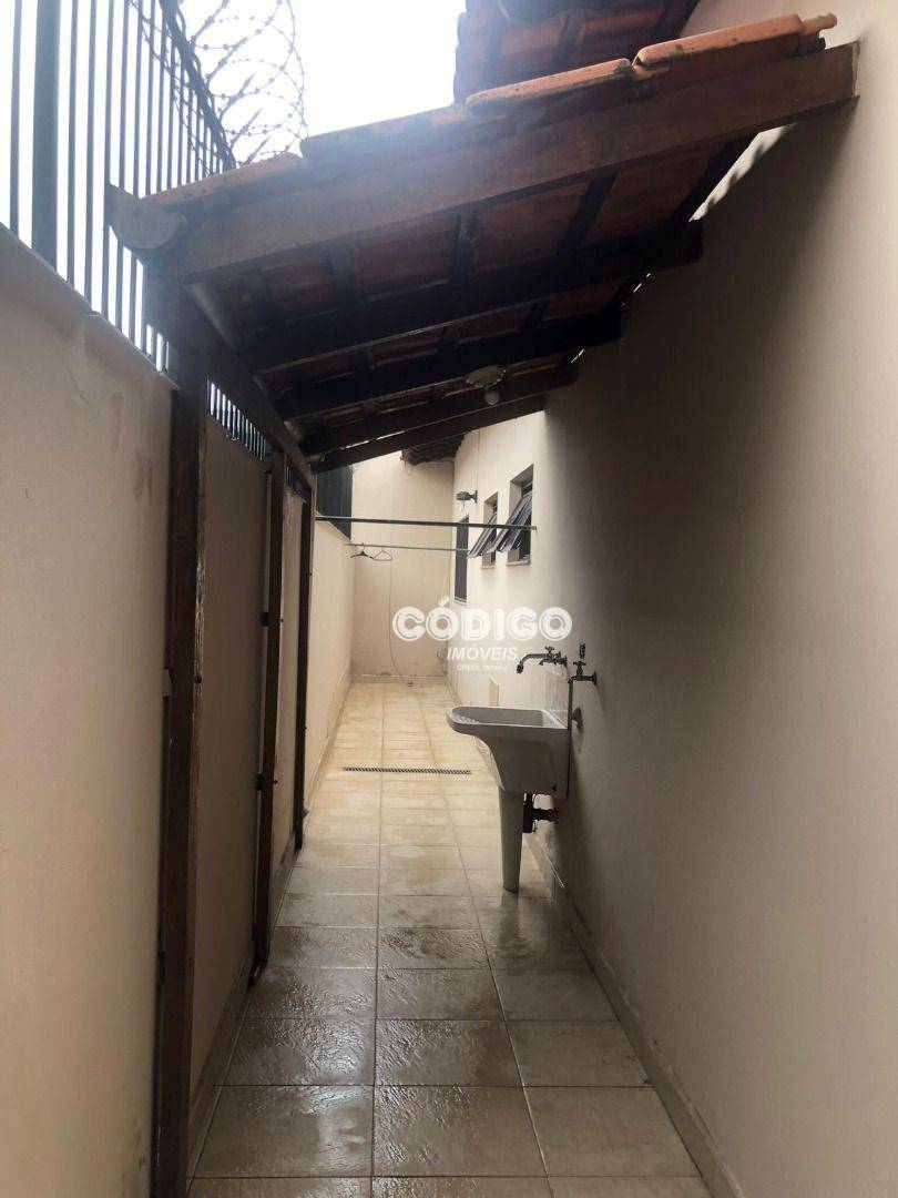 Casa à venda e aluguel com 3 quartos, 250m² - Foto 16