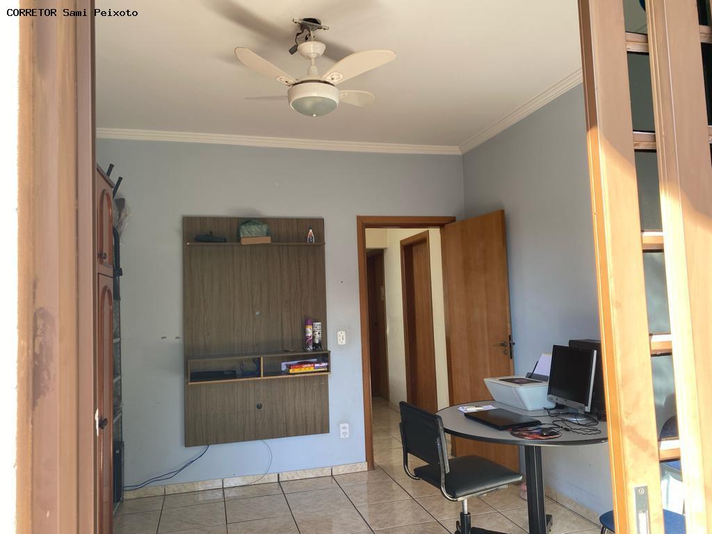 Casa à venda com 3 quartos, 212m² - Foto 17